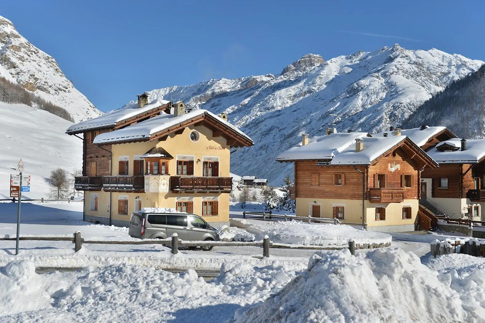 Bait Dal Canton Livigno Apartment